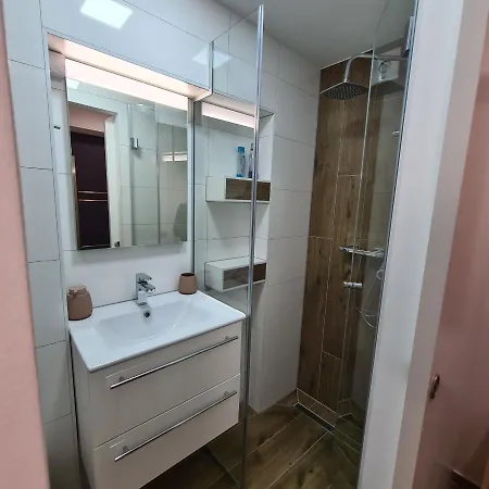 Apartment Dinlux Maribor