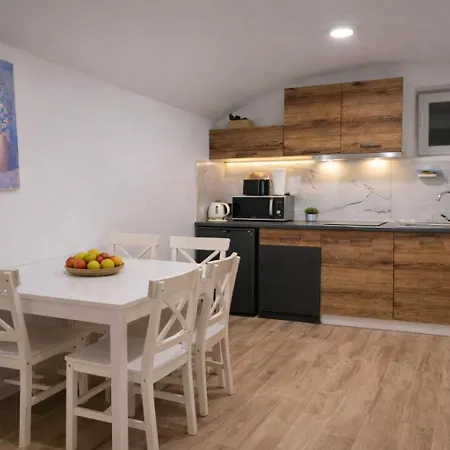 Dinlux Apartma